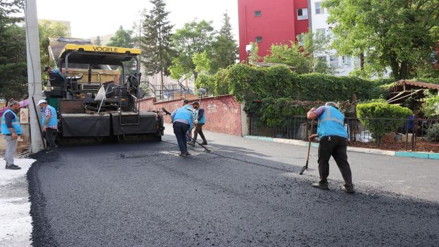 Haliliye merkez mahallelerinde sıcak asfalt çalışmaları devam ediyor