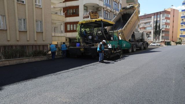 Haliliye'de sıcak asfalt çalışmaları devam ediyor