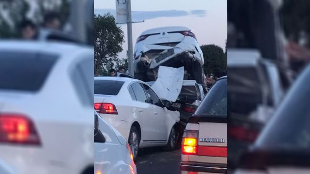 Şanlıurfa'da zincirleme kaza! Araçlar üst üste çıktı