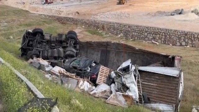 Urfa'da "ölüm yolu"nda feci kaza!