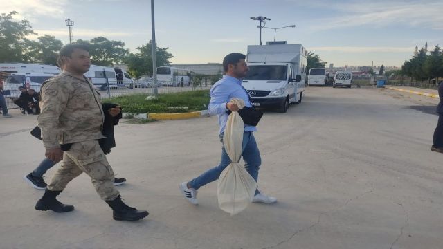 Urfa’da sayılan oylar il seçim kuruluna gelmeye başladı