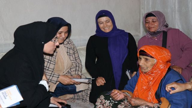 Yazmacı, Viranşehir’de esnaf ve vatandaşa seçimin önemini anlattı