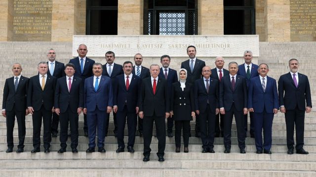 Erdoğan: 85 milyona aşkla hizmet edeceğiz