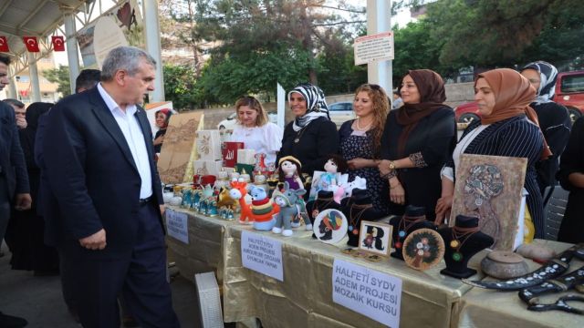 Halfeti’de kadınların el emeği ürünleri sergilendi