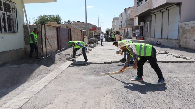 HÜRRİYET MAHALLESİNDE ÜST YAPI ÇALIŞMALARI TÜM HIZIYLA DEVAM EDİYOR