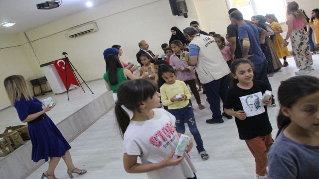 Şanlıurfa’da 'Dünya Süt Günü' nedeniyle öğrencilere süt dağıtıldı