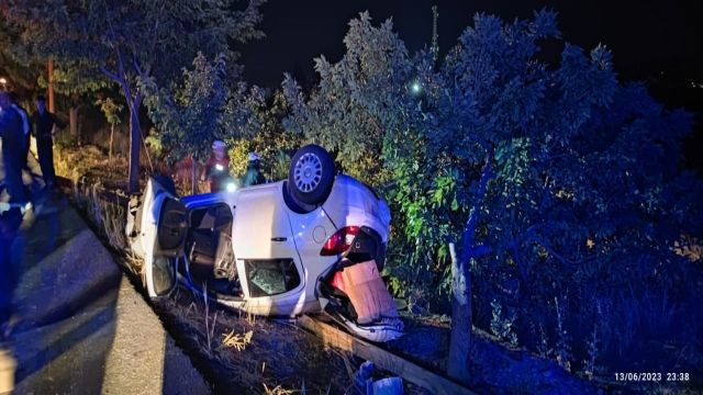 Şanlıurfa'da feci kaza! Ters dönen otomobilde sıkışan 2 kişi yaralandı