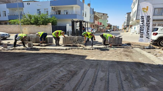 HÜRRİYET MAHALLESİNDE KİLİTLİ PARKE TAŞI DÖŞEME ÇALIŞMASI