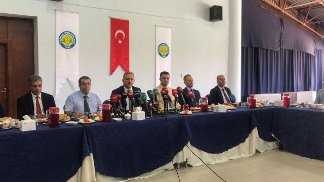 REKTÖR GÜLLÜOĞLU, BASIN MENSUPLARIYLA BİR ARAYA GELDİ