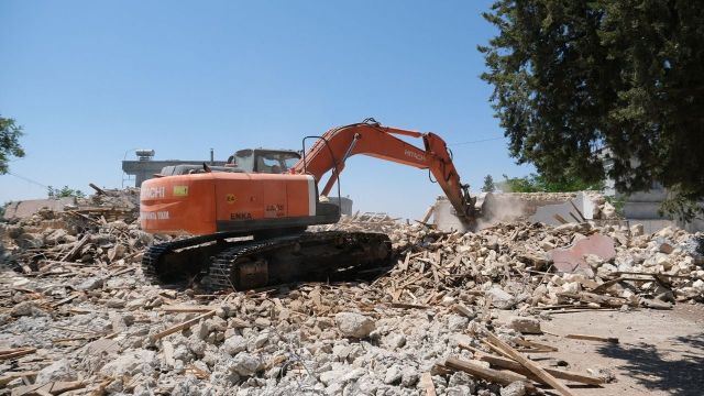 URFA’NIN İLÇESİNDE YÜZLERCE BİNANIN YIKIMINA BAŞLANDI!