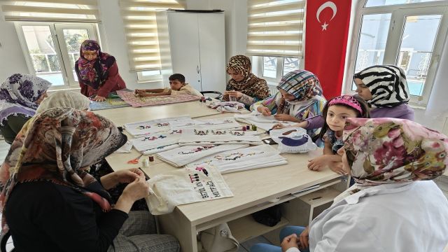 YEDİDEN YETMİŞE KADINLAR BURADA BULUŞUYOR