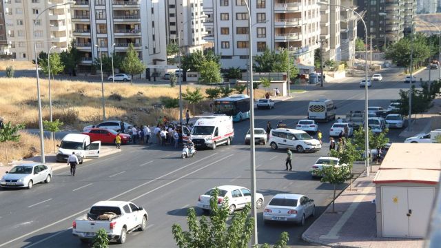 ŞANLIURFA'DA KAZA! ARAÇ YAYAYA ÇARPTI