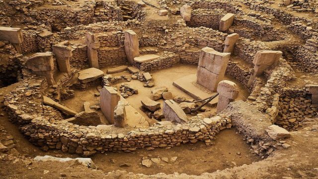 GÖBEKLİTEPE’YE BETON MU DÖKÜLDÜ ?