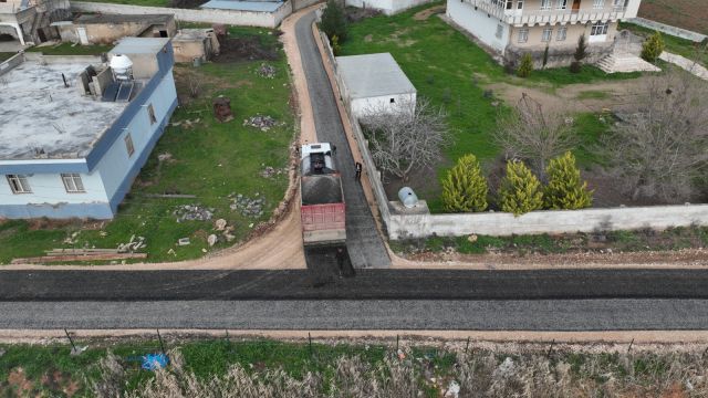 HARRAN AHMETKARA'DA ASFALT ÇALIŞMALARI BAŞLADI