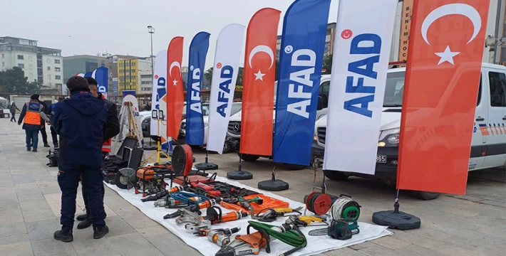 Şanlıurfa’da 'asrın felaketi'nde kullanılan araç ve malzemeler sergilendi!